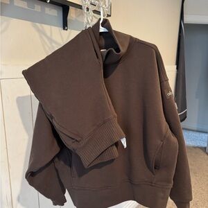 ALO Yoga Chocolate Crewneck Sweat set
